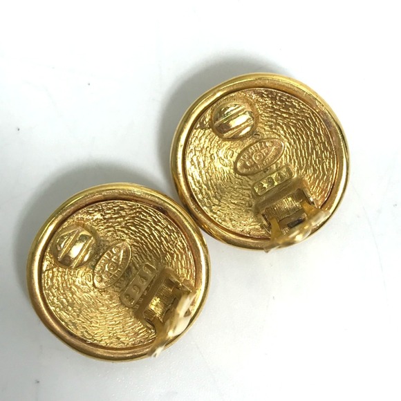 CHANEL Vintage Gold Earrings - Picture 5 of 6